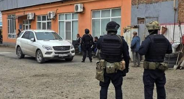 Задержание подозреваемых. 2 октября 2026 г. Скриншот видео https://www.instagram.com/p/Dd_fqxfj_ID/?img_index=1 принадлежит компании Meta деятельность которой запрещена в России
