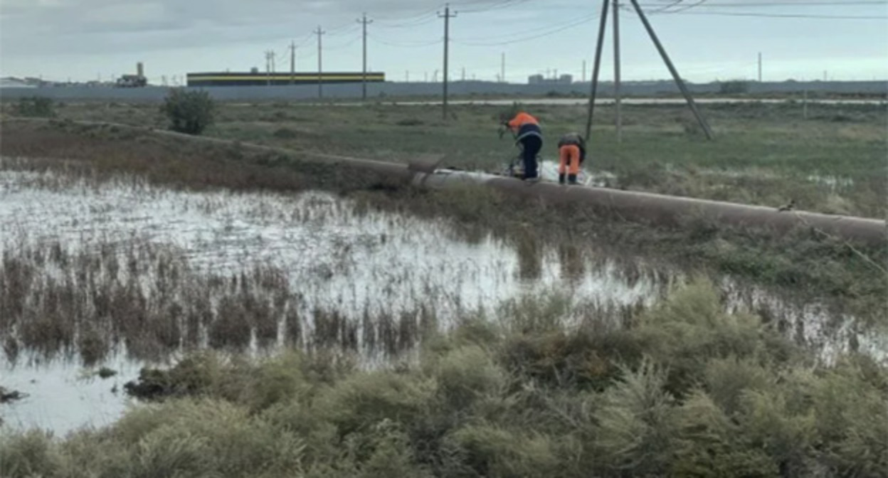 Прорыв магистрального водопровода в Махачкале. 28 октября 2026 г. Фото: МЧС Дагестана Прорыв магистрального водопровода в Махачкале. 28 октября 2026 г. Фото: МЧС Дагестана