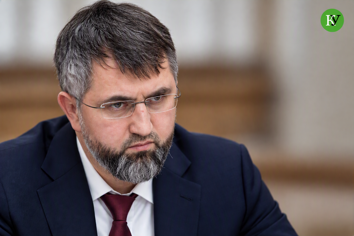 Магомед Рамазаев. Фото https://riadagestan.ru. Иллюстрация создана «Кавказским узлом» с помощью ИИ в программе Copilot