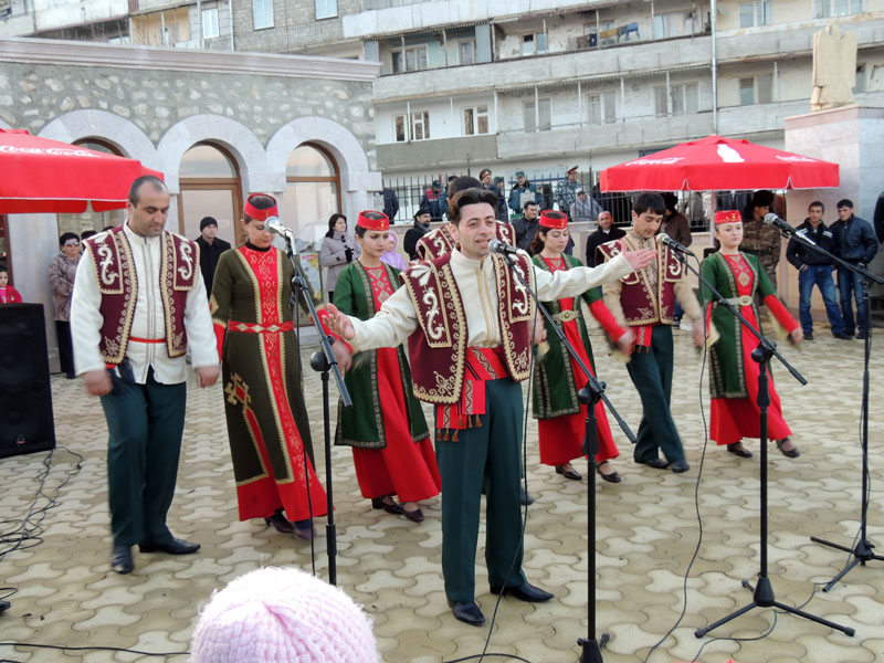 Песню "Джан Карабах" исполняет Владимир Гаспарян. Песню "Джан Карабах" исполняет Владимир Гаспарян.