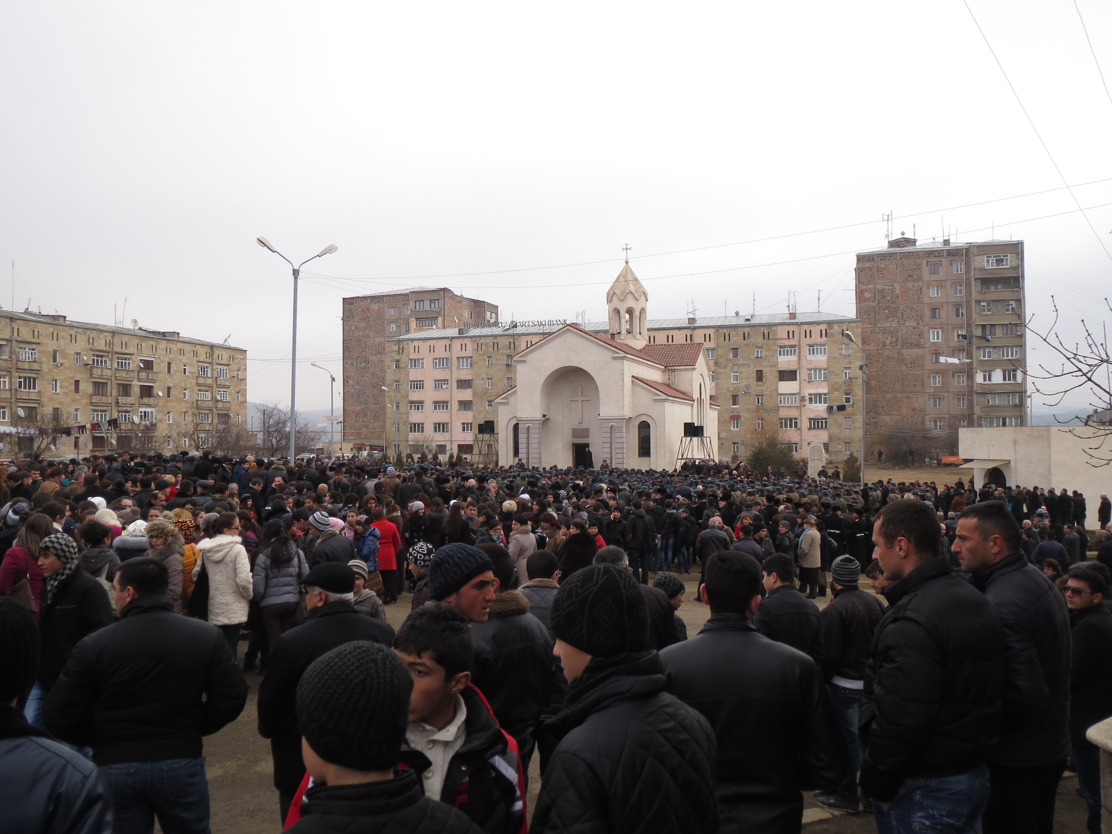 Степанакерт. Перед церковью Св.Акопа. 22.01.2014г. Степанакерт. Перед церковью Св.Акопа. 22.01.2014г.