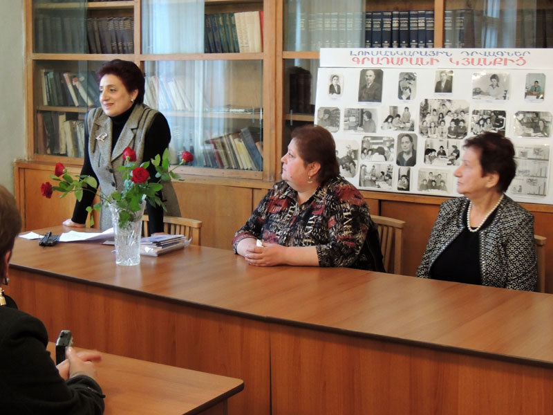 Директор библиотеки Карина Айрапетян открывает мероприятие.