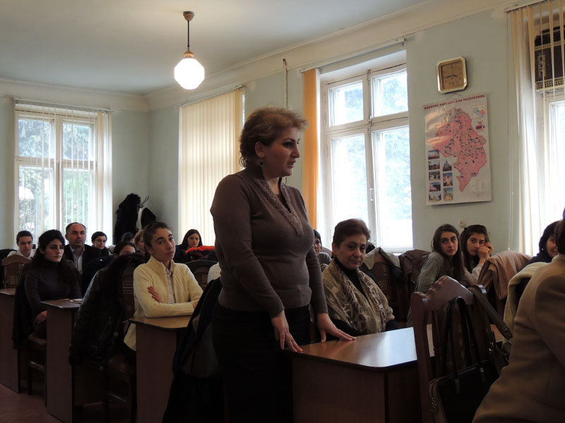 Нарине Габриелян, преподаватель армянского языка школы №7 г.Степанакерта. Нарине Габриелян, преподаватель армянского языка школы №7 г.Степанакерта.