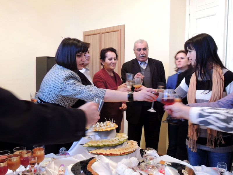 Србуи Арзуманян поздравляет всех с Наступаюшим Новым годом, желает всем... Србуи Арзуманян поздравляет всех с Наступаюшим Новым годом, желает всем...