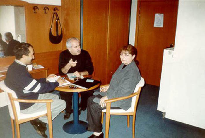 Аваз Гасанов, я и Карине Минасян. Германия. Обсуждаем наши планы. 2005г. Аваз Гасанов, я и Карине Минасян. Германия. Обсуждаем наши планы. 2005г.