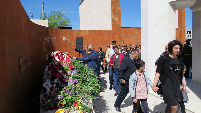 Представители властей НКР, духовенства, общественности, жители города Степанакерта почтили память безвинных жертв Геноцида. Мемориальный комплекс Степанакерта. 24.04.2016г. Представители властей НКР, духовенства, общественности, жители города Степанакерта почтили память безвинных жертв Геноцида. Мемориальный комплекс Степанакерта. 24.04.2016г.