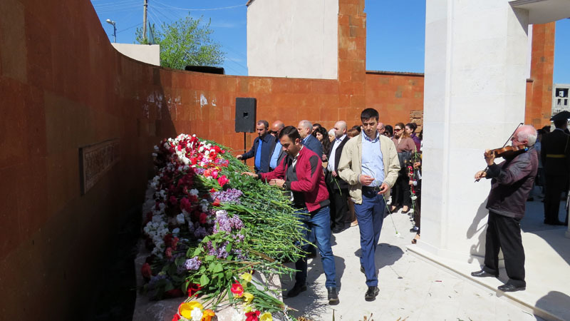 Представители властей НКР, духовенства, общественности, жители города Степанакерта почтили память безвинных жертв Геноцида. Мемориальный комплекс Степанакерта. 24.04.2016г. Представители властей НКР, духовенства, общественности, жители города Степанакерта почтили память безвинных жертв Геноцида. Мемориальный комплекс Степанакерта. 24.04.2016г.