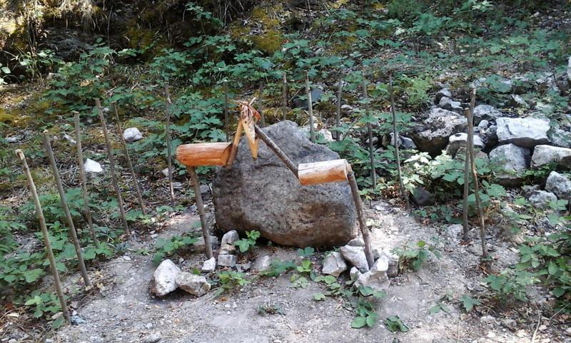 Похож на аиста. Похож на аиста.