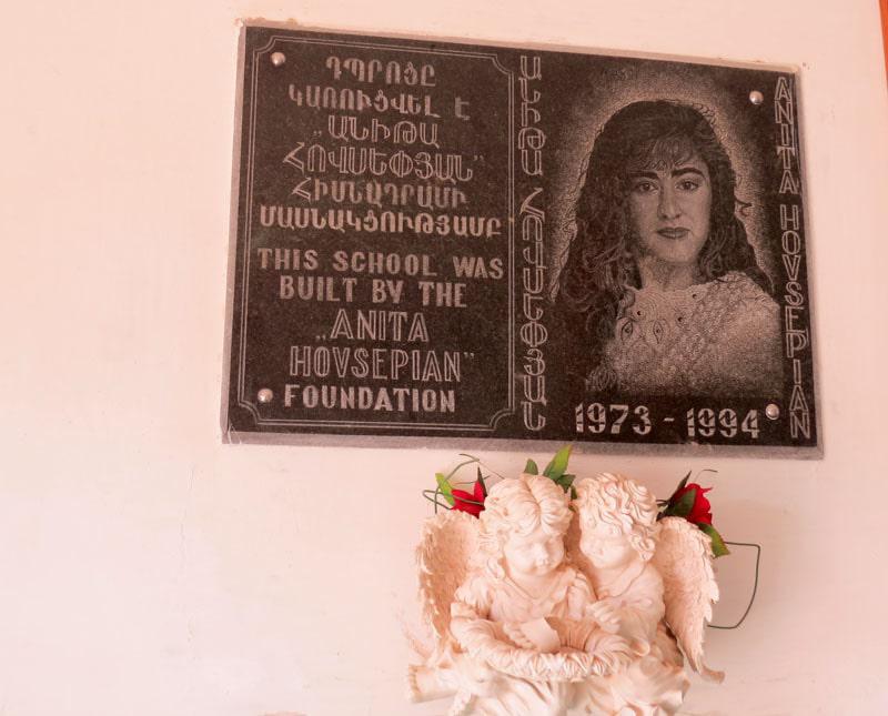  Анита Овсепян, имя которой носит Ашанская средняя школа.