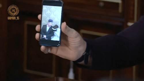 На совещании Кадырова с подчиненными. Кадр видео со страницы Рамзана Кадырова "ВКонтакте". https://vk.com/wall279938622_441540 На совещании Кадырова с подчиненными. Кадр видео со страницы Рамзана Кадырова "ВКонтакте". https://vk.com/wall279938622_441540