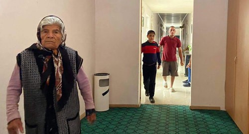 Беженцы из села Талиш в гостинице «Наири» в Степанакерте. Фото Алвард Григорян для "Кавказского узла". Беженцы из села Талиш в гостинице «Наири» в Степанакерте. Фото Алвард Григорян для "Кавказского узла".