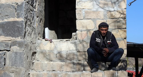 Житель одного из районов Нагорного Карабаха, переходящего под контроль Азербайджана. 16 ноября 2020 года. Фото Армине Мартиросян для "Кавказского узла". Житель одного из районов Нагорного Карабаха, переходящего под контроль Азербайджана. 16 ноября 2020 года. Фото Армине Мартиросян для "Кавказского узла".