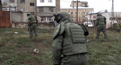 Российские минеры в Степанакерте. Фото пресс-службы Минобороны РФ http://mil.ru/russian_peacekeeping_forces/news/more.htm?id=12327996@egNews Российские минеры в Степанакерте. Фото пресс-службы Минобороны РФ http://mil.ru/russian_peacekeeping_forces/news/more.htm?id=12327996@egNews